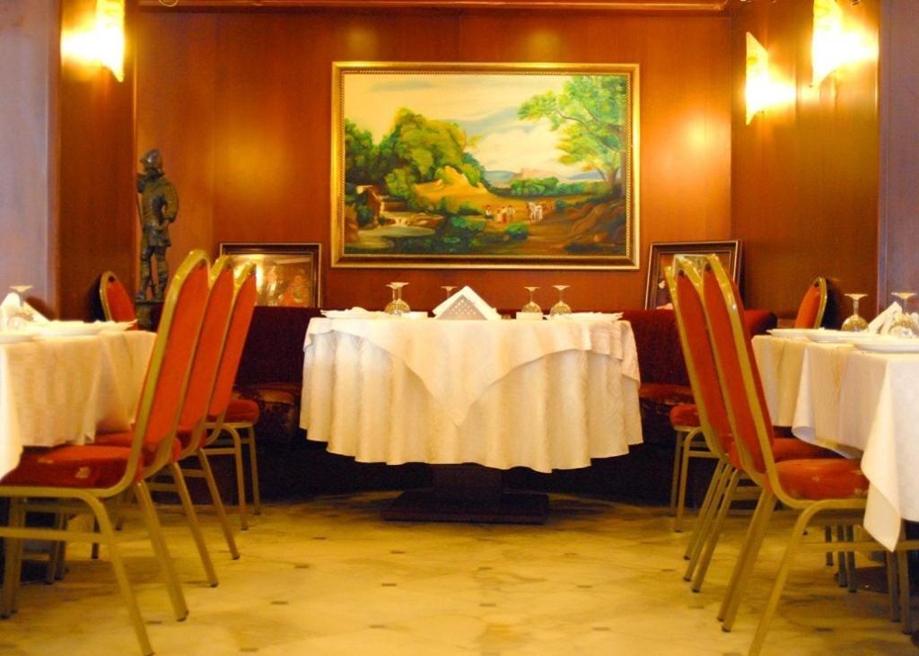 Legend Hotel Beirut Esterno foto