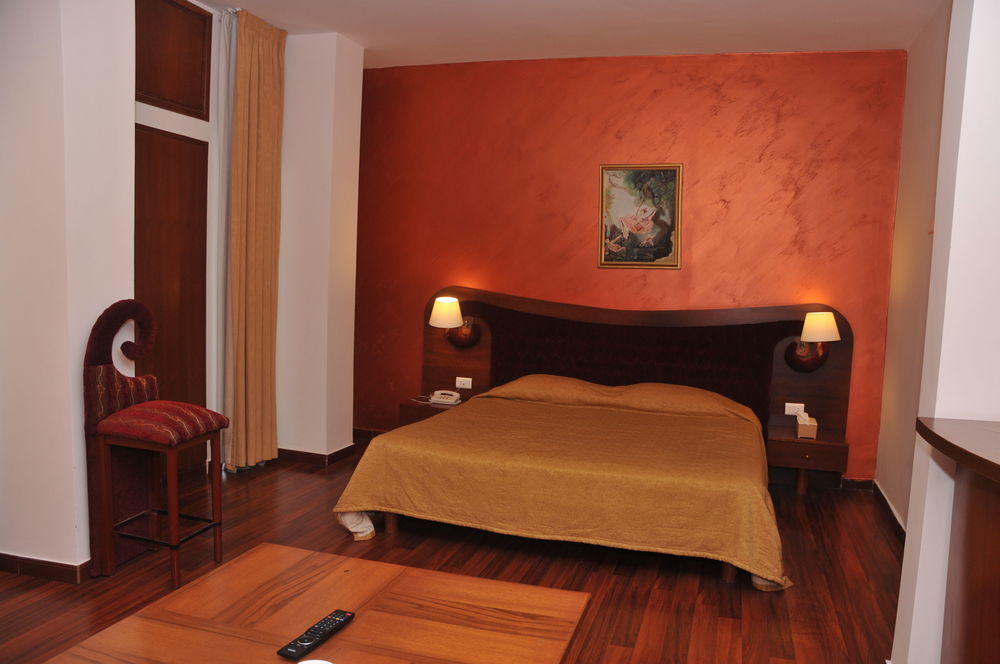Legend Hotel Beirut Esterno foto